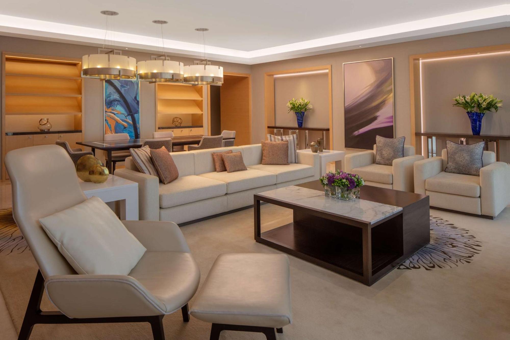 Hyatt Regency Riyadh Olaya Exteriér fotografie The living room of a three-bedroom suite