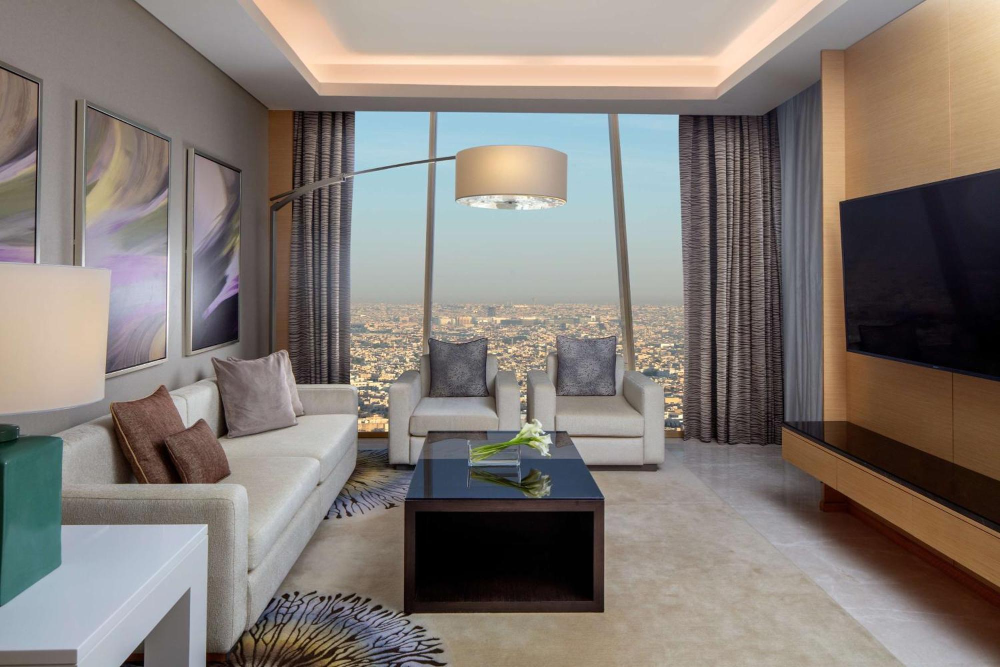 Hyatt Regency Riyadh Olaya Exteriér fotografie A living room in a typical apartment