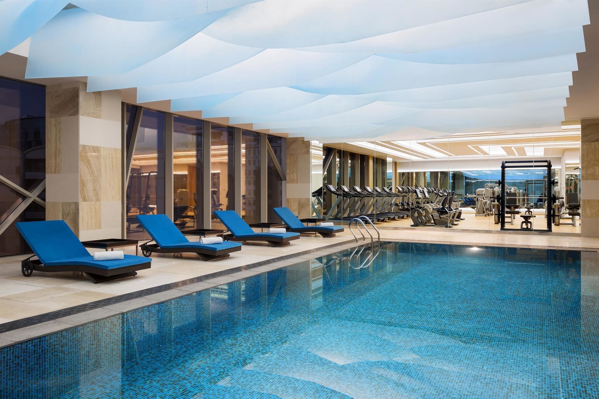 Hyatt Regency Riyadh Olaya Exteriér fotografie The swimming pool at the hotel
